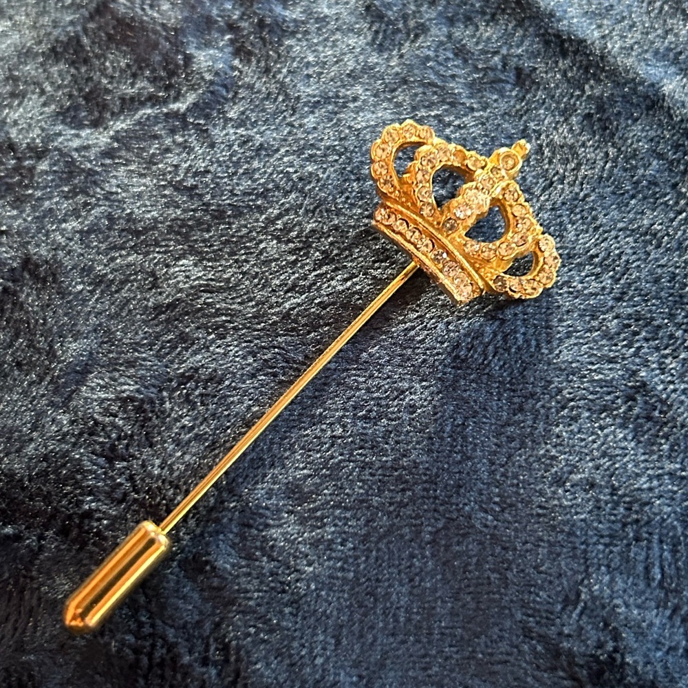Vintage clear rhinestone gold crown hat pin stick pin